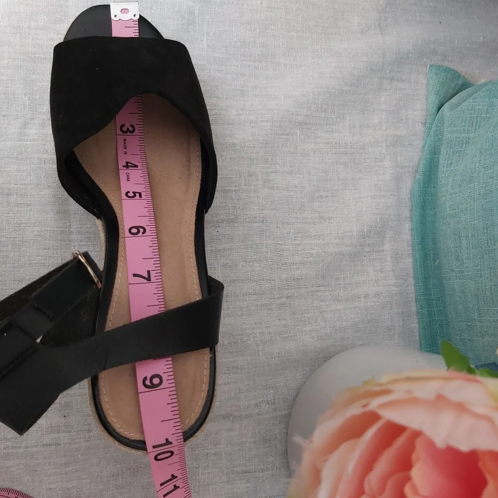 Old Navy black wedge espadrilles 3.5" heels - Picture 11 of 11